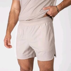 NWT Men’s HAUS Core Hybrid Shorts 5" Inseam Size Medium Beige